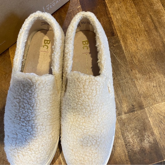 BC Natural V-Shearling Slip-On Shoes - Picture 2 of 5